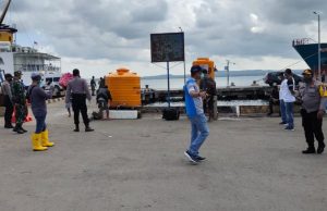 Pelaku Perjalanan KM. Sanus 103 mendapatkan Pengamanan Personil Polres MTB di bawah Pimpinan Waka Polres