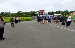 Waka Polres MTB Pimpin Giat Pam Penjemputan Pelaku Perjalanan dengan Pesawat Wings Air