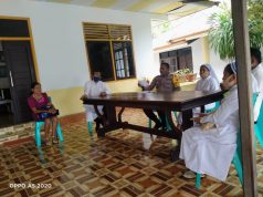 Sambangi kaum Rohaniawan, Bhabinkamtibmas Oltim ajak jadi pelopor Kepatuhan Prokes Covid-19