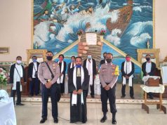 Kanit Binmas Polsek Tanut dan Bhabinkamtibmas Lelingluan Giat edukasi kepatuhan Prokes Covid-19 bersama Toga