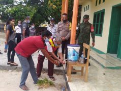 Bhabinkamtibmas, Babinsa dan Sekretaris Desa Lermatang Laksanakan Giat Testimoni Edukasi, Sosialisasi dan Himbauan Pendisiplinan Protokol Pencegahan Covid-19