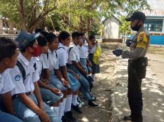 Bhabinkamtibmas Batuputih Laksanakan Giat Sosialisasi Pemberlakuan Protokol Kesehatan Covid-19 Kepada Para Siswa SMA