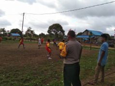 Bhabinkamtibmas Desa persiapan Ilngei Barat Hadiri dan Amankan Pertandingan Gawang Mini