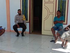 Sambangi Bapak Boinsera, Bhabinkamtibmas Matakus berikan Tata Cara Protokol Kesehatan Pencegahan Covid-19