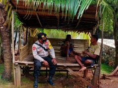 Sambangi Warga Desa, Bhabinkamtibmas Adodo Molu Sampaikan AKB