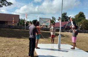 Bhabinkamtibmas Batuputih Melatih Paskibra Menyongsong HUT RI Ke-75