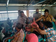 Bhabinkamtibmas Bomaki Laksanakan Giat Pembagian Bansos Kapolri Tahap III