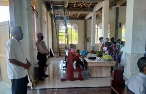 Bhabinkamtibmas Bomaki hadir dan amankan Giat Ibadah Misa gereja St. Paulus Bomaki