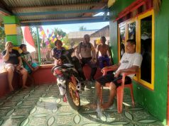 Bhabinkamtibmas Bomaki Sambangi Warga Persiapan Kerja Bakti di Desa