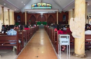 Misa Minggu Biasa Gereja St. Mathias Saumlaki mendapatkan Pengamanan Bhabinkamtibmas Kelurahan Saumlaki