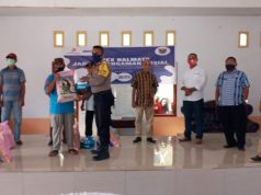 Bhabinkamtibmas Lermatang hadiri amankan Giat Pembagian Bansos dari Inpex dan SKK Migas