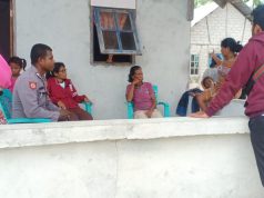 Bhabinkamtibmas Lingat Laksanakan Giat Bacarita Kamtibmas Bersama Warga RT.07/RW.004