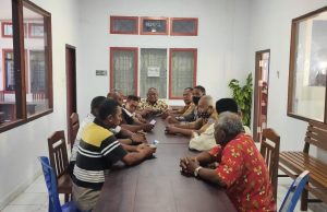 Bhabinkamtibmas Olilit Baru bersama Tokoh Masyarakat Giat Duduk Bacarita Kamtibmas