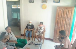 Bhabinkamtibmas Olilit Timur Sambangi dan Binluh Adaptasi Kebiasan Baru Keluarga Samangun