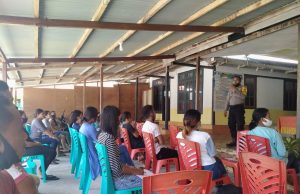 Bhabinkamtibmas Olilit Timur Giat Duduk Bacarita Kamtibmas (DBK)