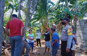 Bhabinkamtibmas Sifnana Amankan Giat Pengukuran Lahan Warga