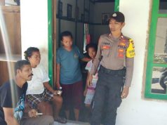 Bhabinkamtibmas Waturu Binluh Adaptasi Kebiasan Baru Kepada Warga Desa RT.001/RW.01