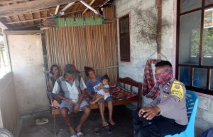 Bhabinkamtibmas Werain Sambangi Keluarga Bapak Beng Fuatkait
