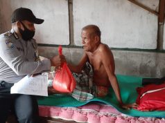 Bhabinkamtibmas Weratan Amankan Giat Baksos Bantuan Beras Tahap III Kapolri