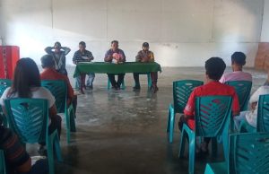 Bhabinkamtibmas Wowonda Amankan Giat Rapat Umum Desa