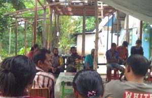 Bhabinkamtibmas dan Babinsa Kabiarat Sambangi Warga dan Binluh