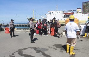 Personil Aman Nusa II Polres Kep. Tanimbar Giat Pengamanan Pelaku Perjalanan KM. Berkat Taloda dari Ambon