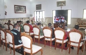 Bersama Forkopimda, Waka Polres Kepulauan Tanimbar Ikuti Giat Paripurna DPRD Provinsi Maluku secara Virtual
