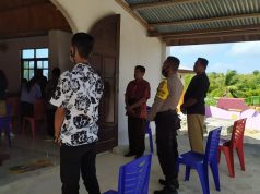 Bhabinkamtibmas Lermatang hadir amankan kegiatan Ibadah Minggu