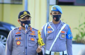 Kapolres Kepulauan Tanimbar Pimpin Apel pagi ajak personil belajar Bersabar