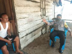 Bhabinkamtibmas Lorulun Sambangi Bapak Kace Waratmas dan Himbau Patuhi Protokol Kesehatan Covid-19