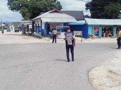 Gabungan Personil Polsek Tansel, Anggota Satpol PP dan Staf Dishub Sampaikan Arahan Tentang Edukasi, Sosialisasi dan Himbauan Pendisiplinan Penerapan Protokol Kesehatan Covid-19