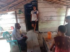 Sambangi Bapak Yulianus Loru, Bhabinkamtibmas Lorulun Sampaikan Arahan Edukasi, Sosialisasi dan Himbauan Protokol Kesehatan Covid-19 dan AKB