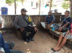 Bhabinkamtibmas Adaut Sambangi Warga Desa dan Sampaikan Binluh AKB