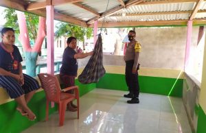Sambangi Ibu-Ibu RT.04/RW.02, Bhabinkamtibmas Lermatang Sampaikan Pesan 4M