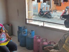 Sambangi Ibu Theresia Boina, Bhabinkamtibmas Olilit Barat Sampaikan Binluh AKB