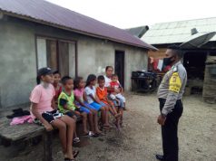 Sambangi Ibu Nona Refualu dan Beberapa Anak, Bhabinkamtibmas Latdalam Sampaikan Pesan 4M