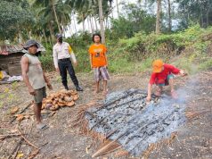 Cegah karhutlah, Bhabinkamtibmas Wowonda sambangi Petani yang sementara berkebun, dan himbau tidak membakar lahan