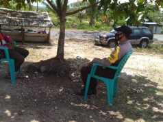 Bhabinkamtibmas Kabiarat Sambangi Ibu Etha Sarpumpwain, dan Sampaikan Pesan 4M