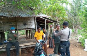 PS. Kanit Binmas Giat Patroli Sambang dan berikan teguran Warga yang tidak patuh Prokes Covid-19