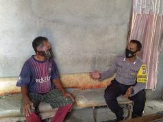 Kunjungi Bapak Adrianus Sarpumpwain, Bhabinkamtibmas Kabiarat Sampaikan Arahan Edukasi, Sosialisasi dan Himbauan Protokol Kesehatan Covid-19 dan AKB
