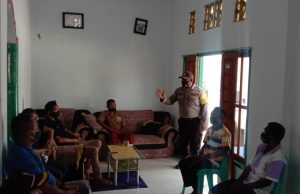 Bhabinkamtibmas Adodo Fordata Sampaikan Ops Yustisi Protokol Kesehatan Covid-19 Kepada Warga Desa