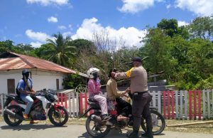 Bhabinkamtibmas Bomaki Laksanakan Giat Operasi Yustisi Protokol kesehatan Covid-19 dan Sampaikan Pesan 4M Kepada Warga Desa