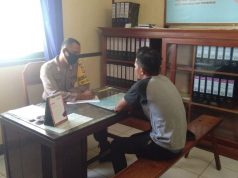 Bantu Warga Dalam Pelayananan Surat Laporan Kehilangan, BhabinKamtibmas Kabiarat Ingatkan Protokol Kesehatan Covid_19
