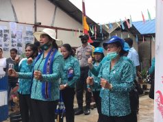 Bhabinkamtibmas Tutukembong Amankan Kunjungan Kerja Ketua Tp. PKK Kab. Kep. Tanimbar