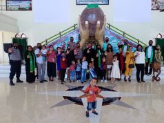 Bhabinkantibmas Adaut amankan Giat Ibadah di Gereja Imanuel GPM Desa Adaut dan Tetap Berpedoman pada Protokol Kesehatan