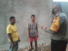 Bhabinkamtibmas Desa persiapan Ilngei Barat Sambangi Bapak Jenri Lethulur, Sampaikan Pesan Harkamtibmas