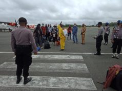 Pengamanan Pelaku Perjalanan Pesawat Wings Air tujuan Ambon – Saumlaki oleh Personil Ops Aman Nusa Polres Kep. Tanimbar