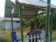 Personil Polres Kep. Tanimbar Giat Penjagaan ketat terhadap 9 orang Pelaku Karantina di Puskesmas Lorulun