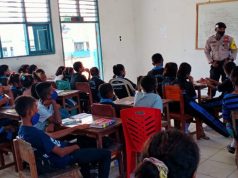 Sambangi Siswa SMP Negeri 1 Adodo Molu, Bhabinkamtibmas Adodo Molu Sampaikan Binluh AKB