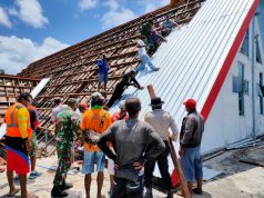 Bhabinkamtibmas bersama Babinsa Wowonda Ikuti dan Amankan Giat Penutupan Atap Gereja Katolik Santa Maria Imaculata Wowonda